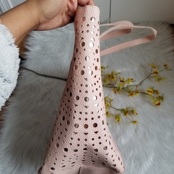 Bath & Body Works Pink Blush Metalic Tote Bag.... - Picture 11 of 16